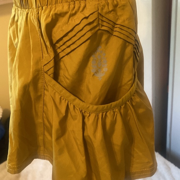 Mustard Yellow Smocked Waist Skirt with Pocket Detail size xs new with out tag - Picture 3 of 7